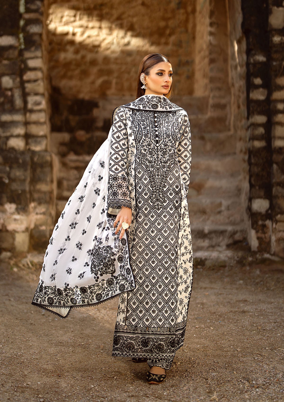 aik-atelier-pardes-lawn-24-look-01-1