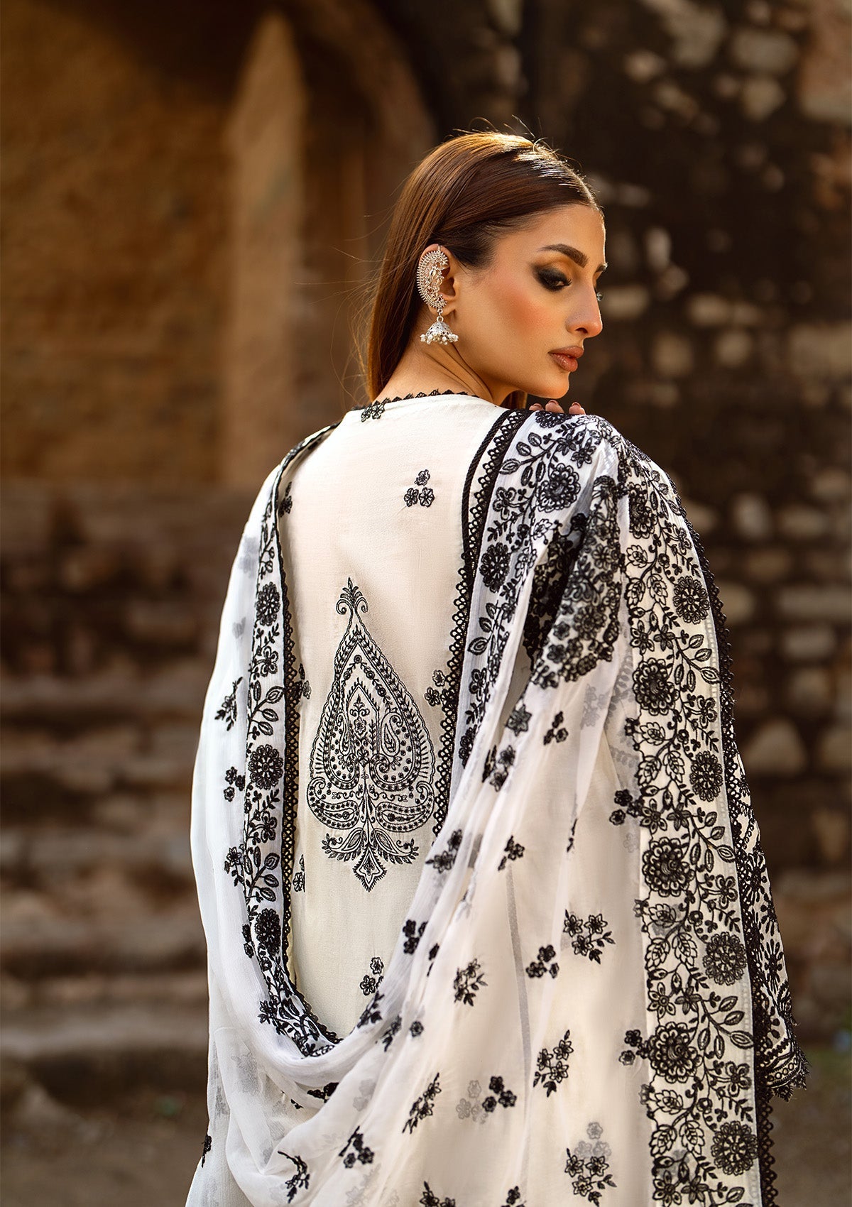 aik-atelier-pardes-lawn-24-look-01-5