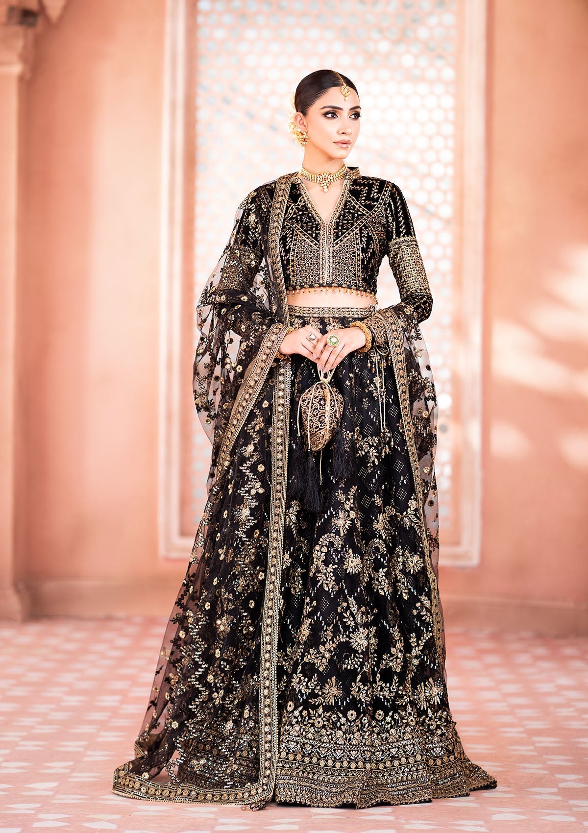 aik-atelier-zardozi-luxury-velvet-look-04-1